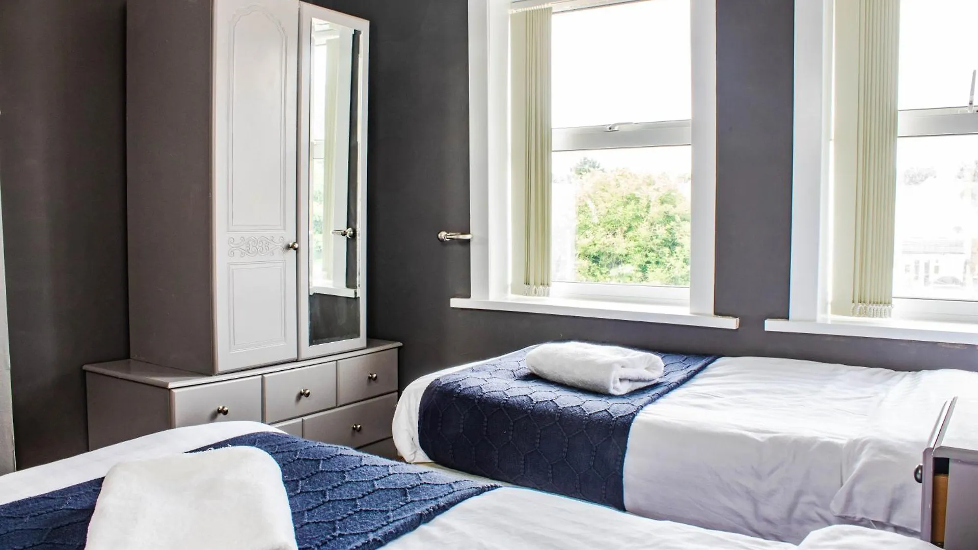 3 Bed House - Free Parking - 10 Minutes To City Centre - Perfect For Families, Contractors And Relocators York 0*,